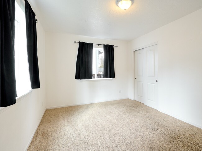 Building Photo - 1214 Alder Dr NE