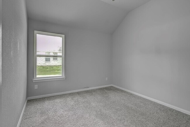 Building Photo - 285 Rd 66121