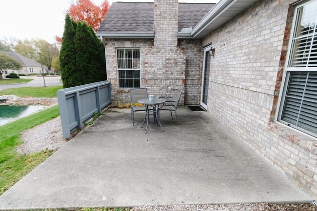 Building Photo - Near Local Shops and Restaurants