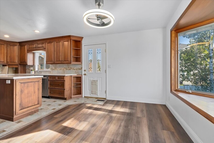 Dining Room - 954 W River Point Cir