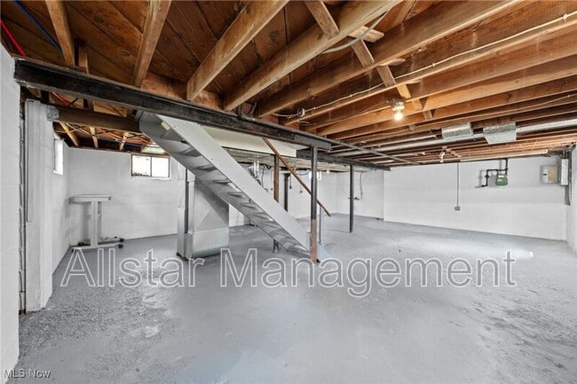 Building Photo - 1619 Struble Ave NE