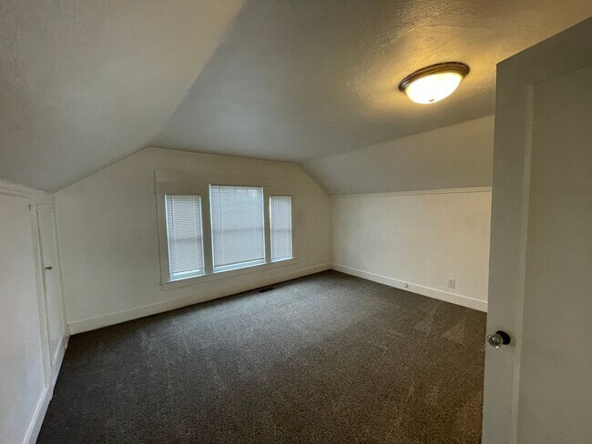 Building Photo - ALL UTILITIES INCLUDED - Country Home in the county on 1/2 Acre lot