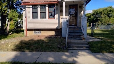 Building Photo - Updated  3-bedroom single family house available NOW!