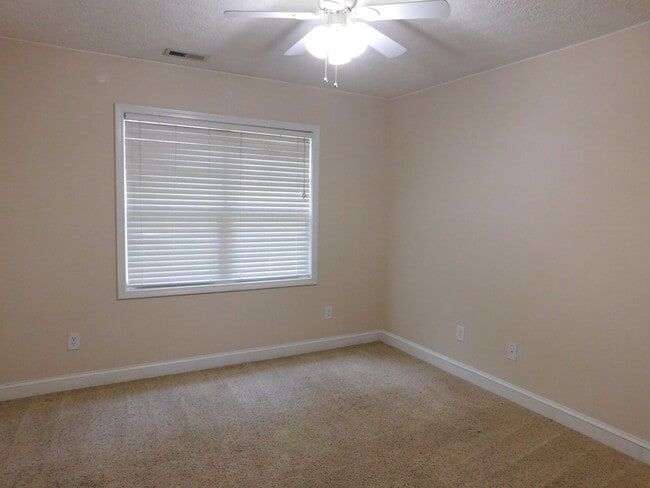 Building Photo - 408 Sweet Gum Way