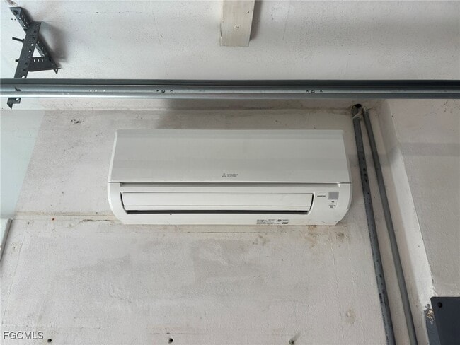 Building Photo - 5917 SW 1st Ct