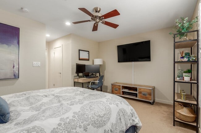 Building Photo - Spacious 2 Bed, 2 Bath Woodland Park Townhome