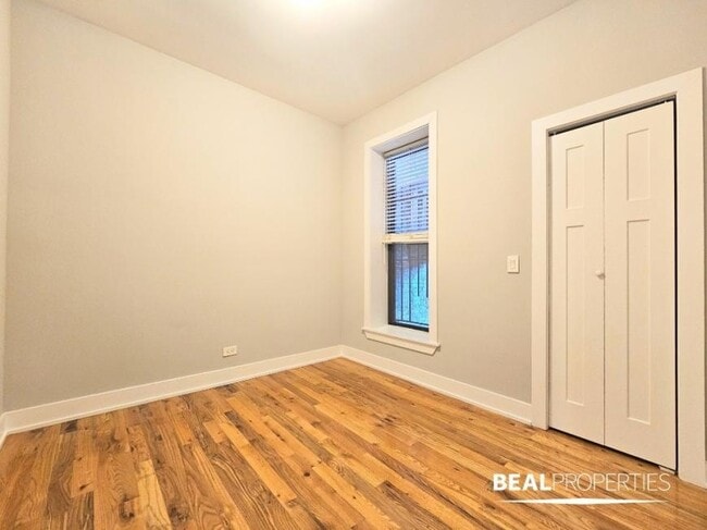 Building Photo - 3 bedroom in CHICAGO IL 60657