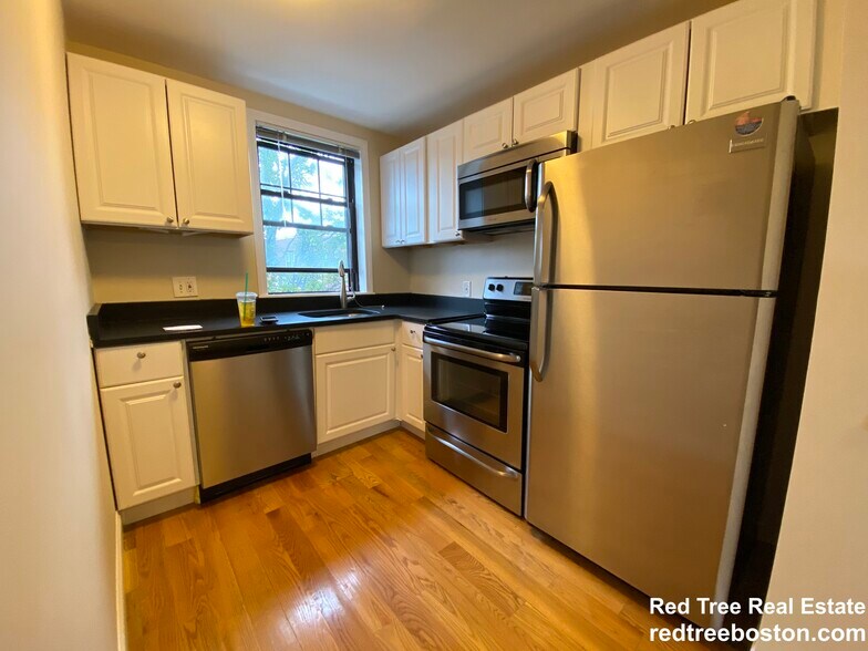 Building Photo - 9 Boston St