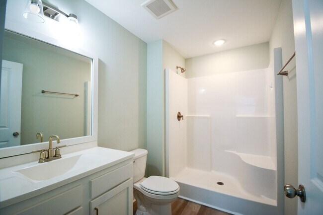 Building Photo - 10% off OCTOBER 2025 RENT- BEAUTIFUL! 2 Be...