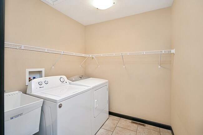 Building Photo - 1204 Ledgestone Dr