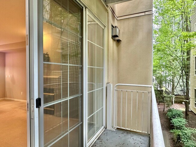 Building Photo - Beautiful 1 bed condo in the heart of Bell...