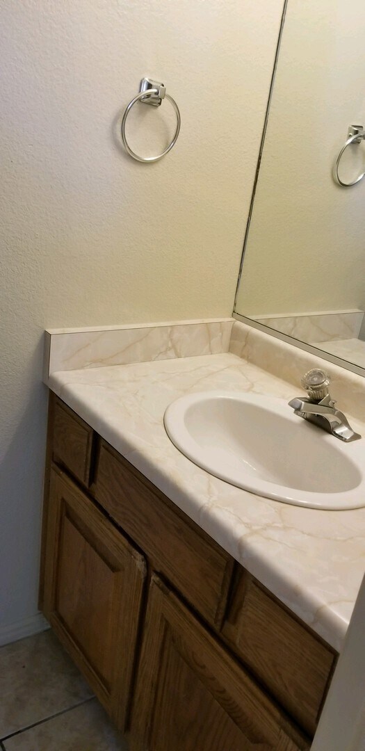 Building Photo - Downtown Town Home