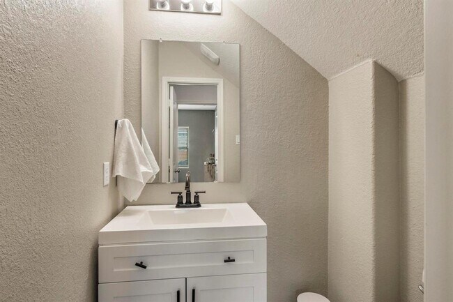 Building Photo - 5932 Bianca Dr