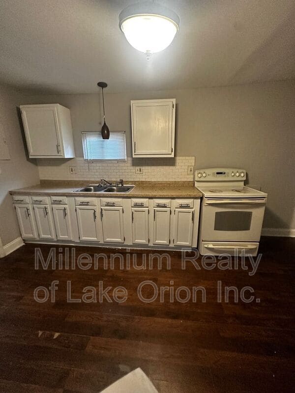 Building Photo - 8669 Hupp Ave