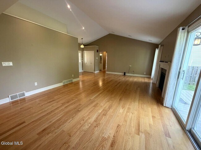 Building Photo - 53 Huntleigh Dr
