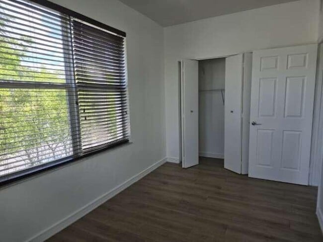 Building Photo - 1000 SW 12th Ct