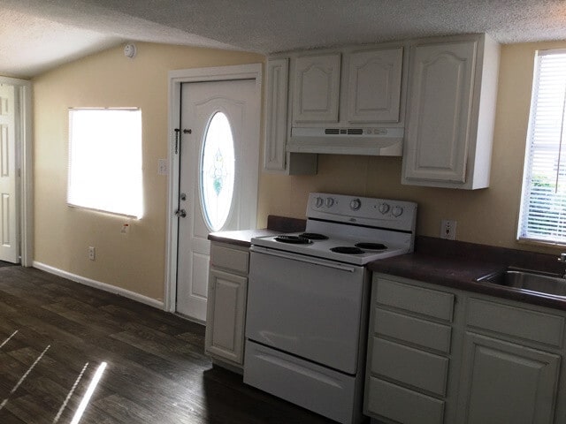 Building Photo - Spacious 3/2 Mobile Home