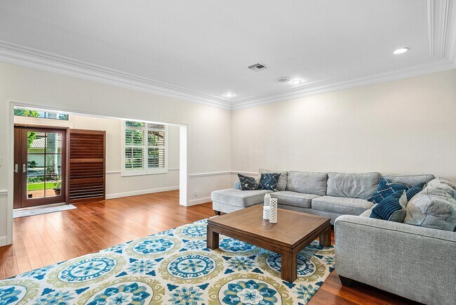 Building Photo - 2121 Areca Palm Rd