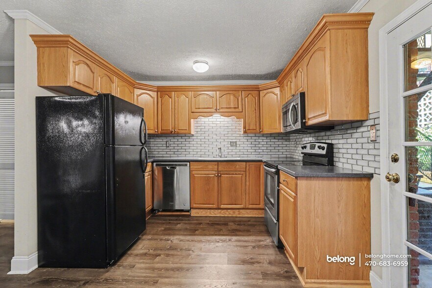 Building Photo - 1822 N Rock Springs Rd NE