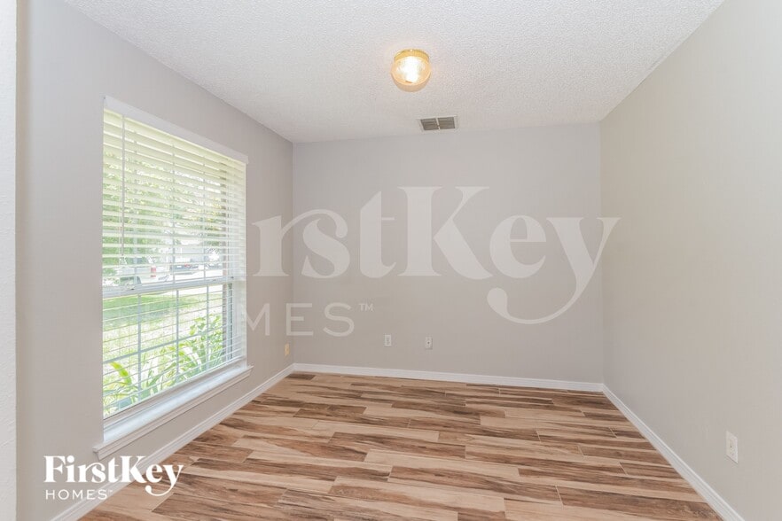 Building Photo - 9759 Redbird Creek Dr S