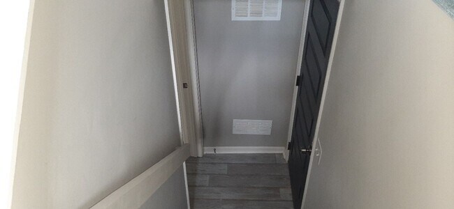 Building Photo - HURRY THIS WON'T LAST LONG! Gorgeous 3 bed, 2 bath in beautiful Parkville!
