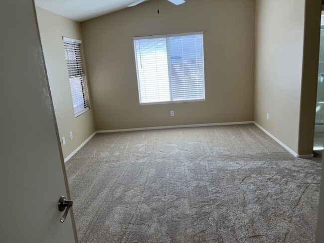 Building Photo - 33 N Sahuaro Dr