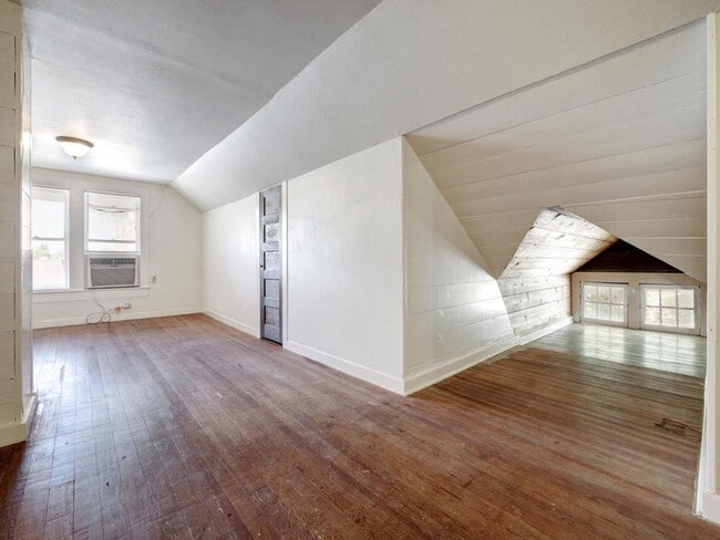 Building Photo - 6bed/3bath House in West Campus