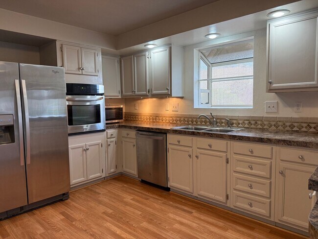 Building Photo - Spacious 3 Bedroom Home with Large Yard & ...
