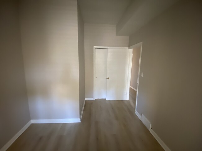 Building Photo - 4530 N Lincoln Ave