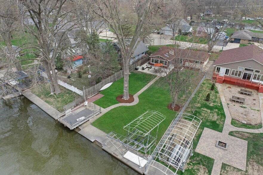 Building Photo - 35680 N Sheridan Dr