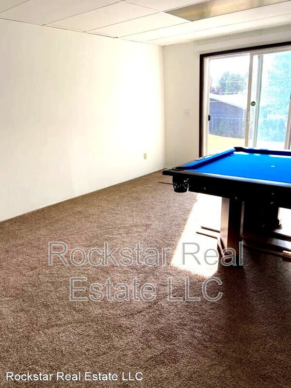 Building Photo - 1307 N Vista