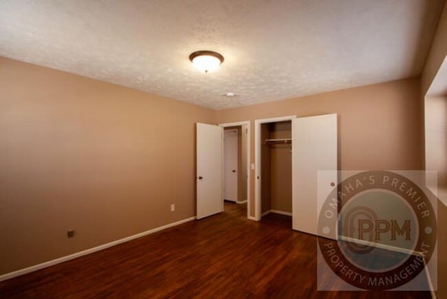 Building Photo - Charming 6 Bed 2 Bath Home Near the Offutt