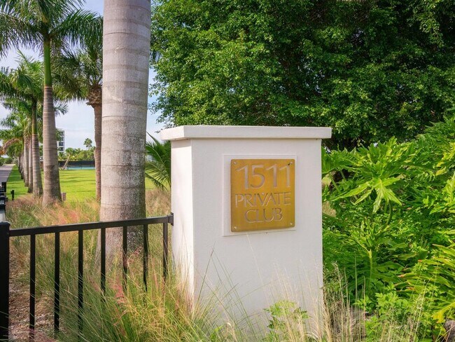 Building Photo - 1511 Gulf of Mexico Dr