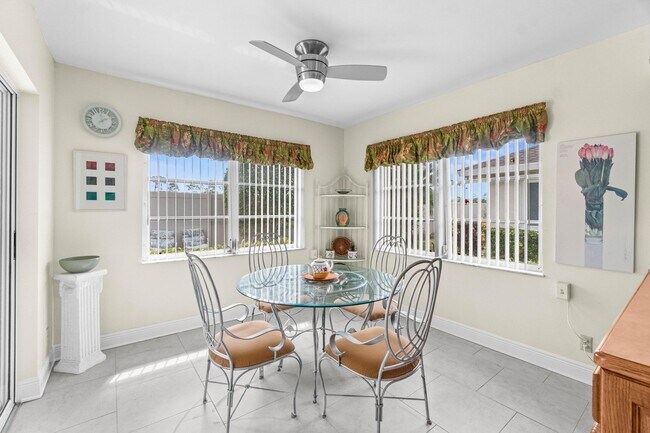 Building Photo - 10990 Greentrail Dr S