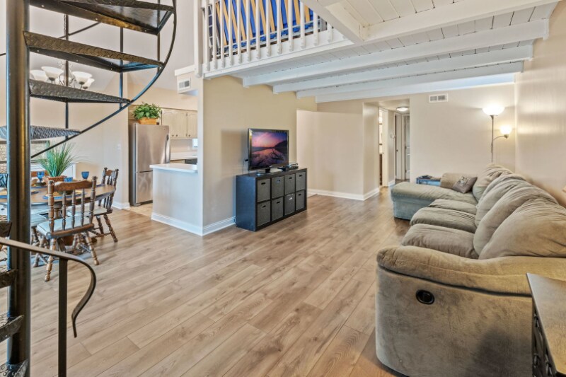 Building Photo - 16719 Paxton Ave