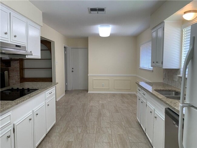 Building Photo - 941 Egyptian Dr