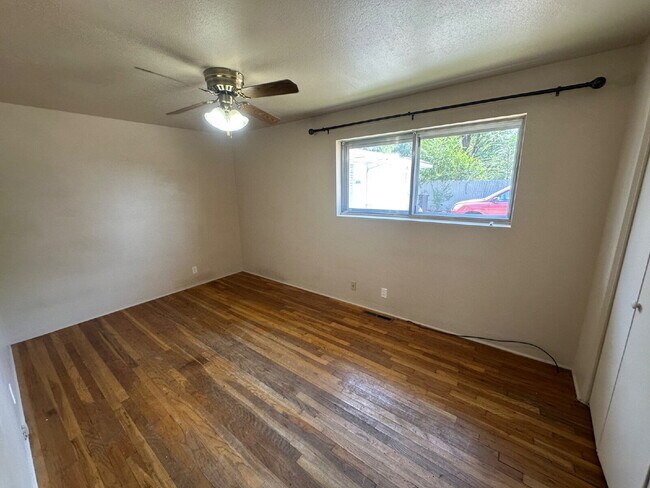 Building Photo - "Charming 2-Bedroom Oasis in Boise's Heart...
