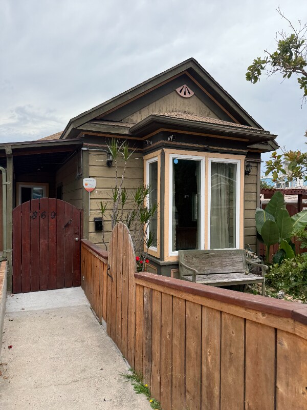 Building Photo - 869 39th St