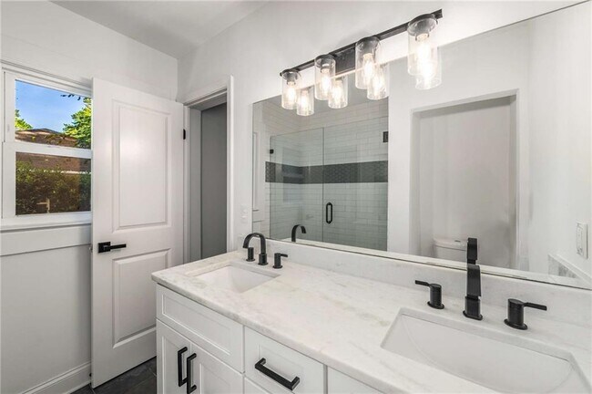 Building Photo - 1774 Laurelwood Dr SW