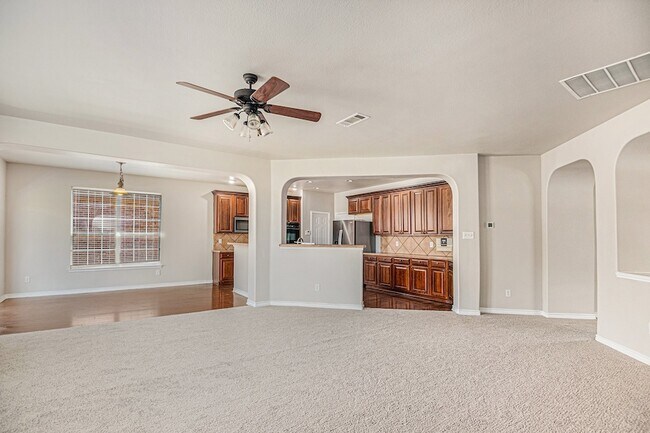Building Photo - 605 Port Royale Way