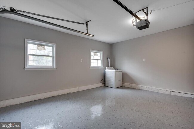 Building Photo - 2327 Wyngate Rd