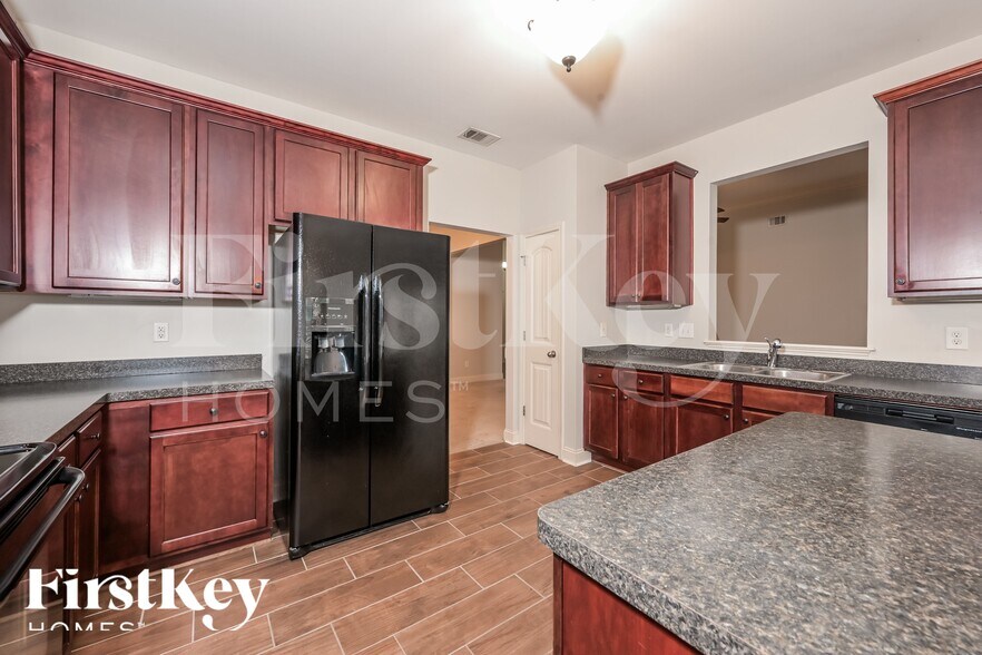 Building Photo - 6205 Little Cove Dr