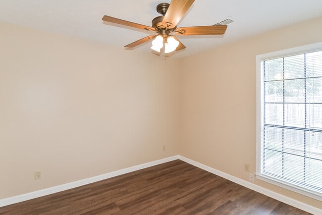 Building Photo - 414 Woodhaven Ct