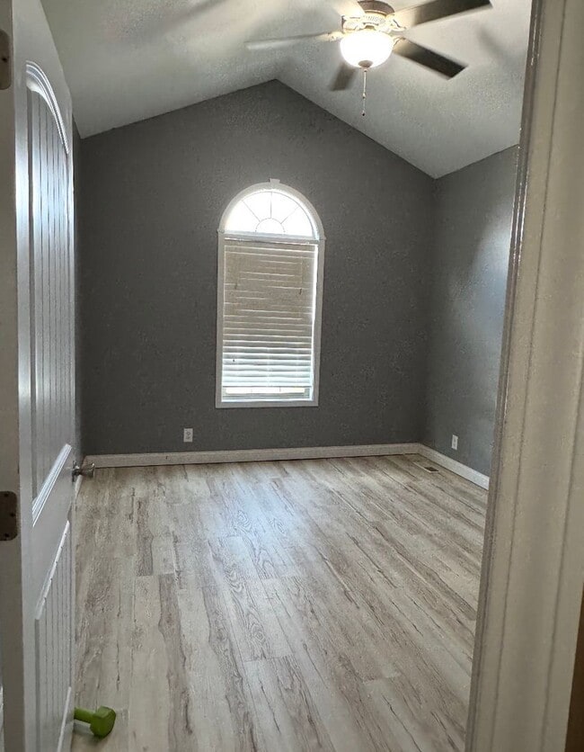 Building Photo - *** Move-in SPECIAL - $2395.00 ***