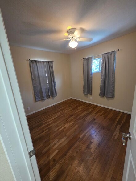 Building Photo - 15360 Saticoy St