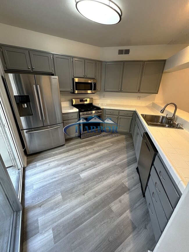 Building Photo - Beautiful San Pedro Condo 2 Bedroom 2.5 Bath