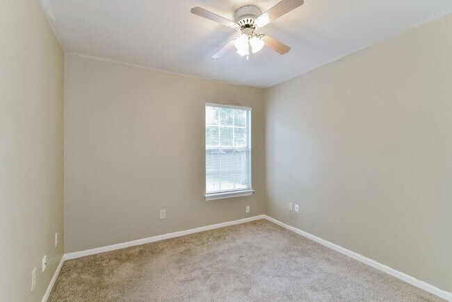 Building Photo - 23 Emery Cliff Pl