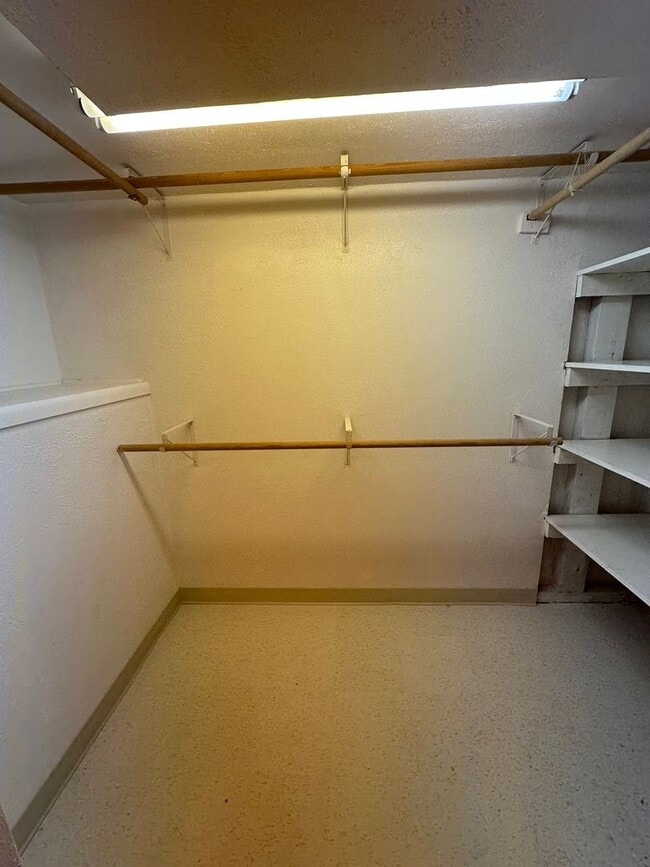 Building Photo - Stunning 1 bed 1 bath basement unit