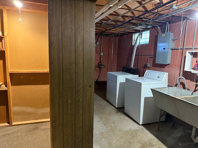 Building Photo - 8840 S Carol Ct