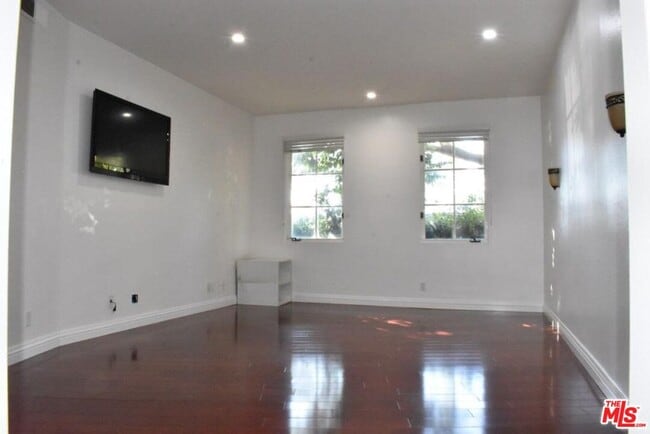 Building Photo - 235 S Gale Dr